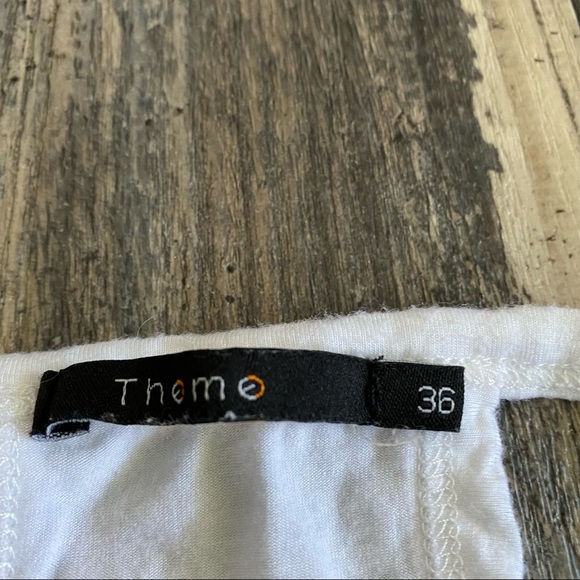 ❌SOLD❌ White top with details - Picture 3 of 7